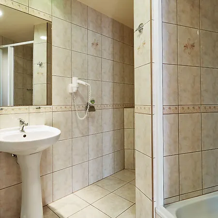 思卡尔尼酒店 酒店 3*